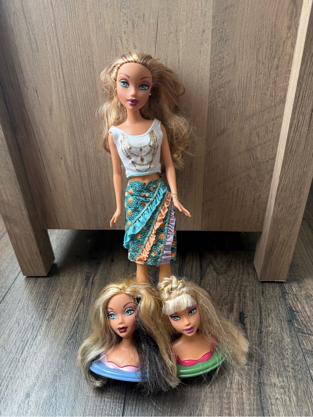 VTG Mattel My Scene Swappin' Styles Doll 2 Extra Interchangeable Heads Stands
